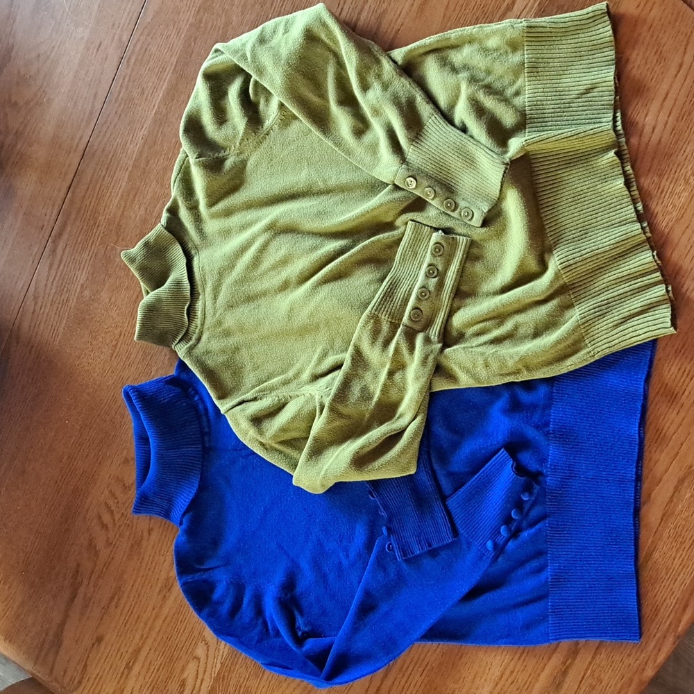 Bundle of 2 turtleneck sweaters